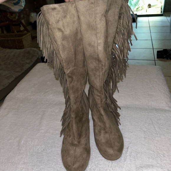 Rock And Candy Calf Length  Boots Safiya  Size 10. Fringe Taupe Suede . EUC - Picture 2 of 8